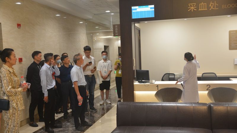 在对比体检套餐时，应关注以下方面：