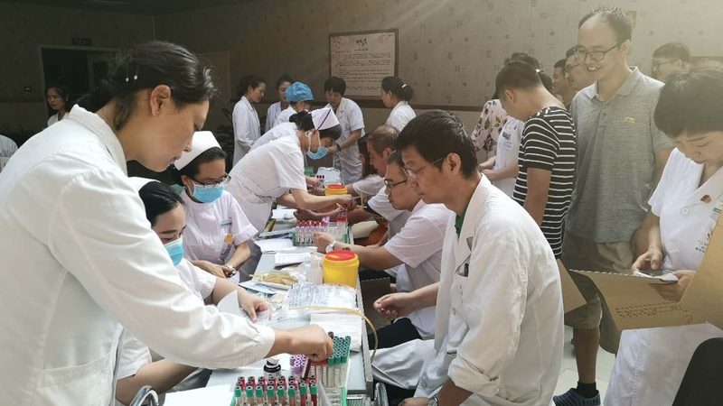在选择体检中心时，除了关注周末上班时间，以下因素也需要考虑：